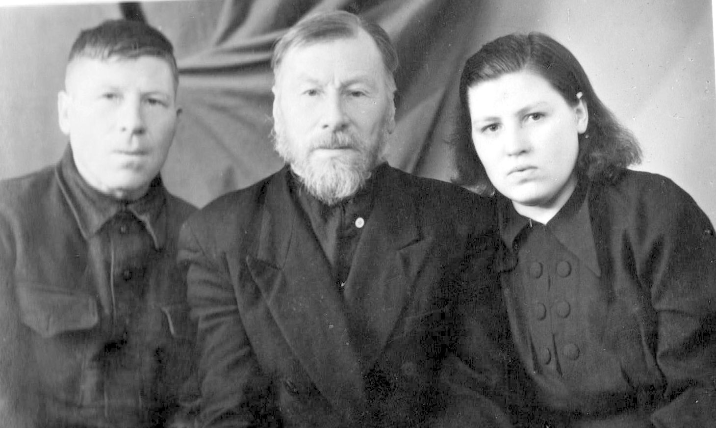Отец Петр Никитович, дедушка Никита Дмитриевич, Сестра Валентина