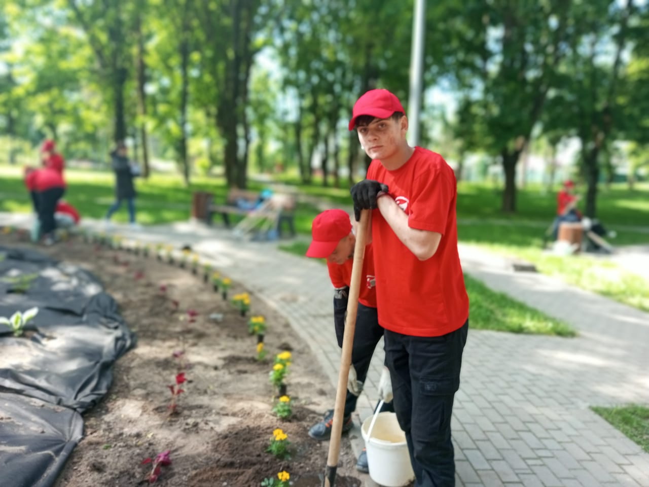 В летние месяцы Центр занятости Ленинградской области готов трудоустроить  до 10 тысяч подростков