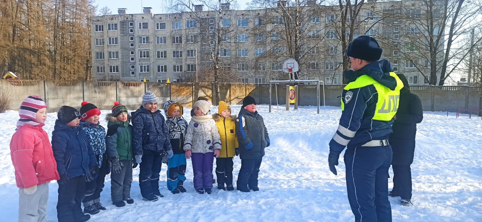 Сотрудники ГИБДД проводят просветительскую работу в детских садах