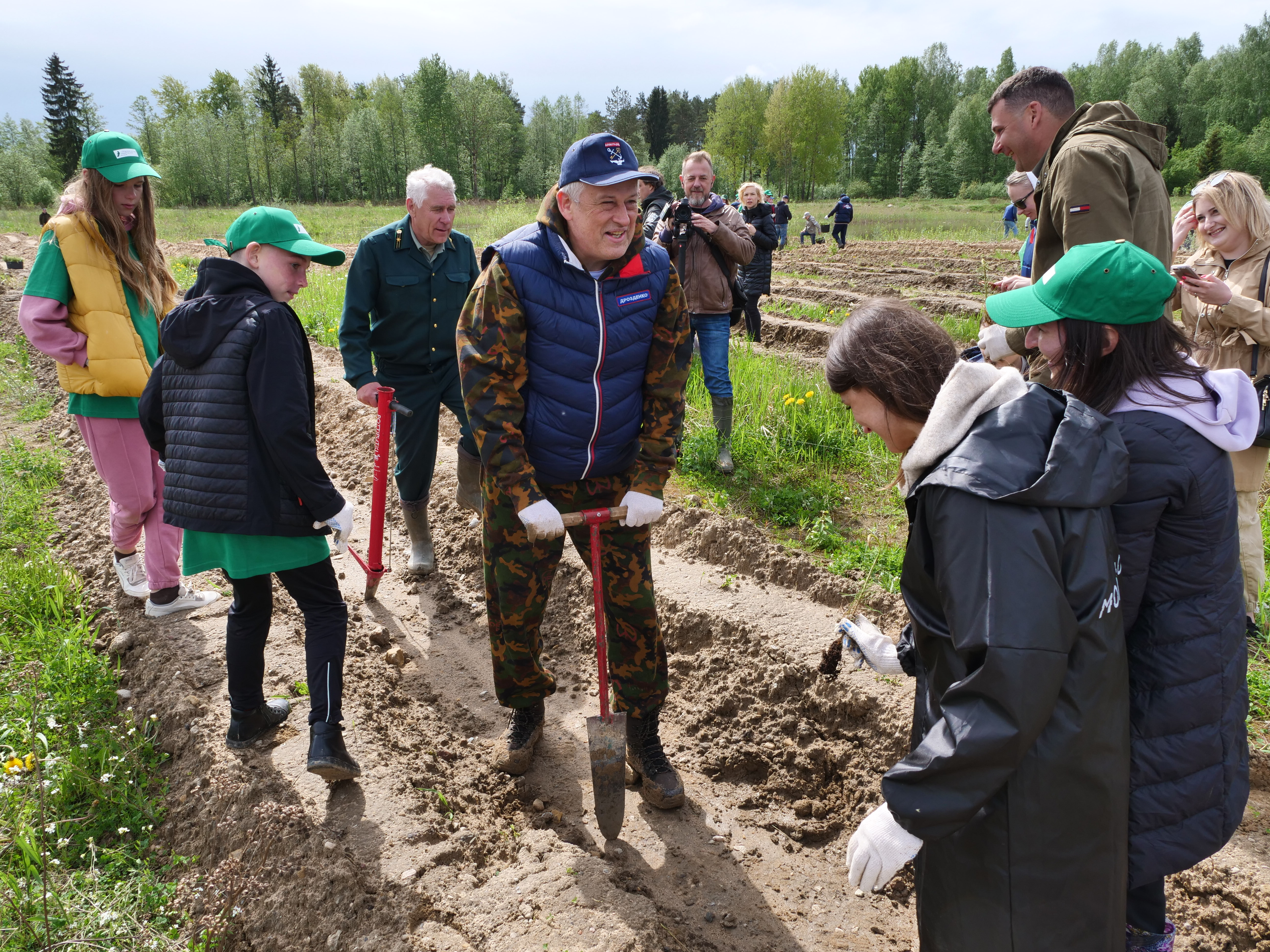 Посадка леса. День посадки леса. Посадка леса Орловской области. Всероссийский день посадки леса 2013 Ленинградская область. Озеленение и посадка леса Орловской области.