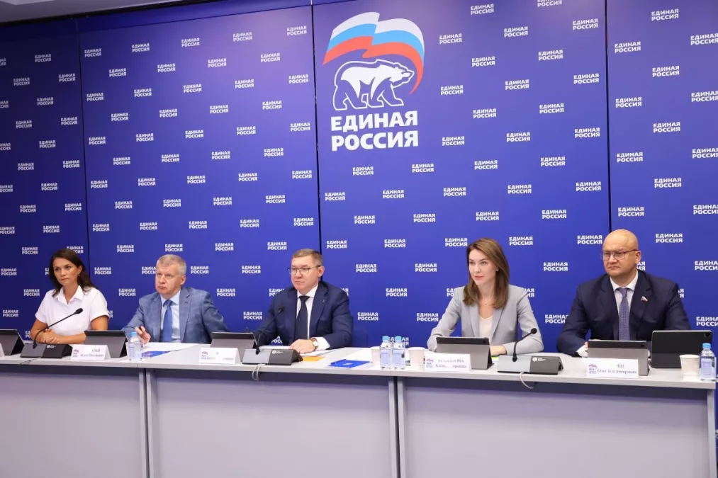 &laquo;Единая Россия&raquo; и Минпросвещения обсудили подготовку ко Дню знаний