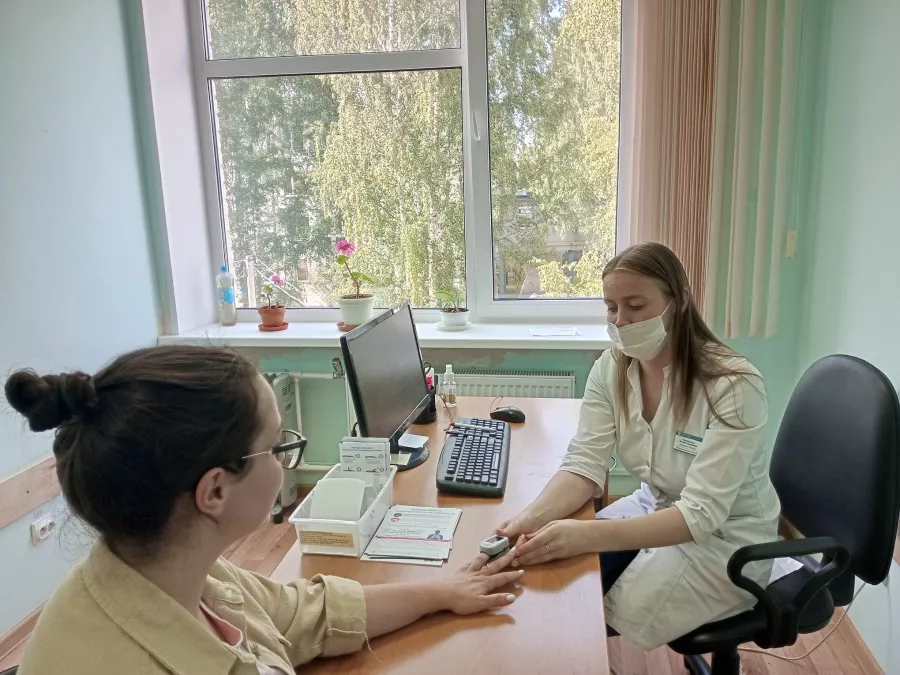 Как регион поддерживает молодых медиков, которые приезжают на работу в города и посёлки Ленобласти