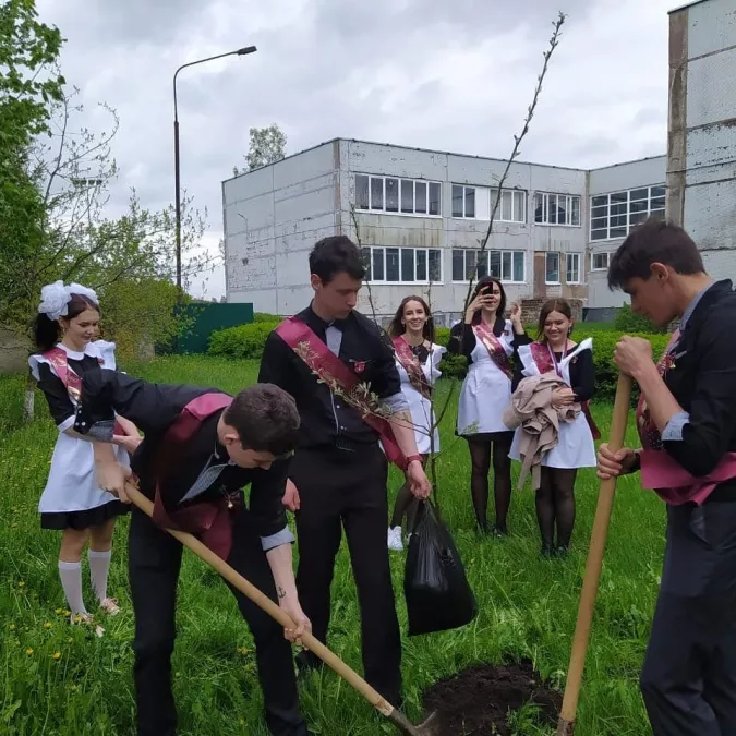 В школьных дворах появились &laquo;Сады памяти&raquo;