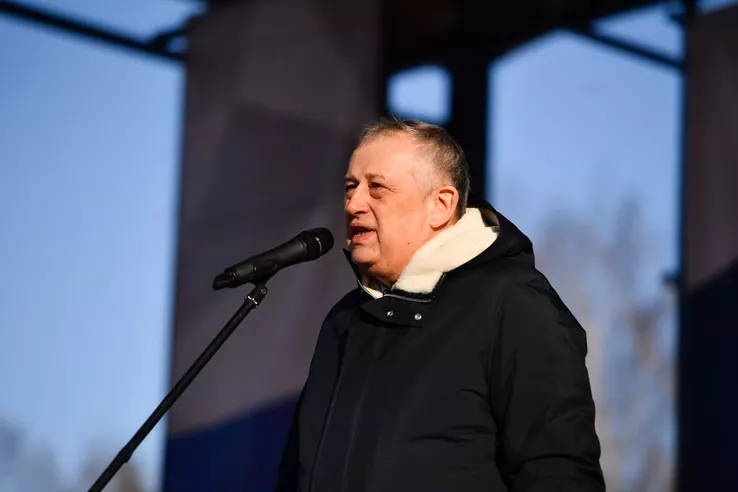 Защитникам Отечества &mdash; любовь и уважение ленинградцев