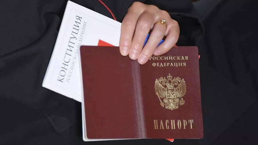 Первое получение паспорта в России станет особенной церемонией