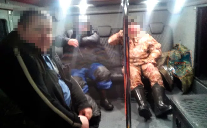 Мужчины едва не утонули в Ладожском озере в районе деревни Кобона