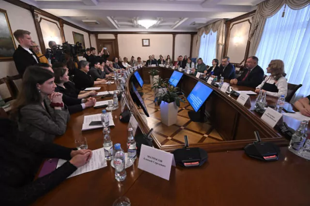 Губернатор Ленинградской области встретился с победителями федеральных грантов для НКО
