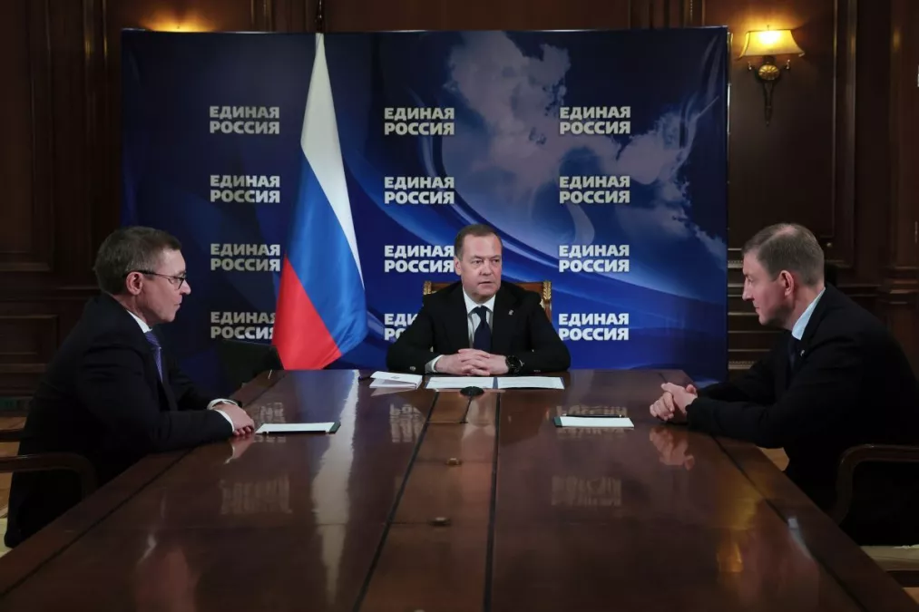 Председатель &laquo;Единой России&raquo; Дмитрий Медведев назначил полпреда Президента в Уральском федеральном округе Владимира Якушева врио секретаря Генсовета партии