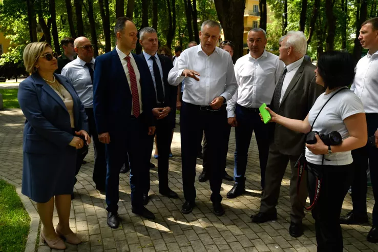 В Волхове &mdash; новый сквер с фонтаном