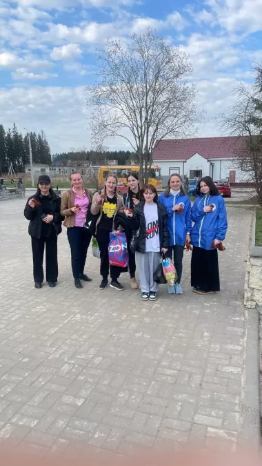 В Волосово раздали георгиевские ленточки