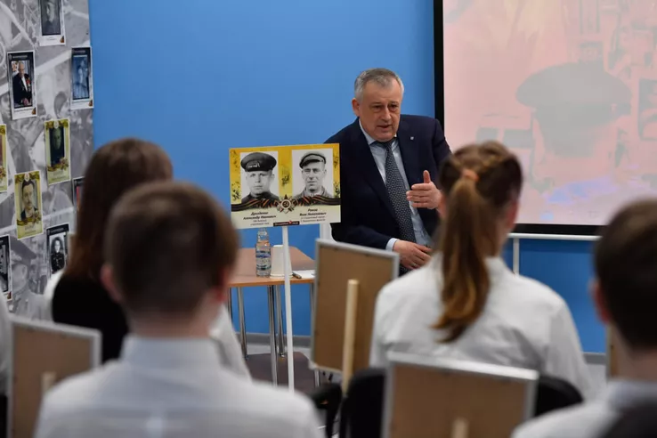 Александр Дрозденко &mdash; школьникам: &laquo;Будем достойны подвига дедов и прадедов&raquo;