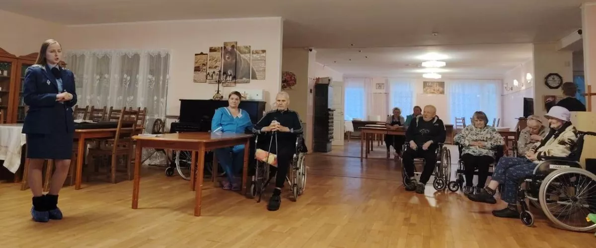 Сотрудники прокуратуры Волосовского района в связи Международным днем инвалидов области посетили граждан с ограниченными возможностями здоровья