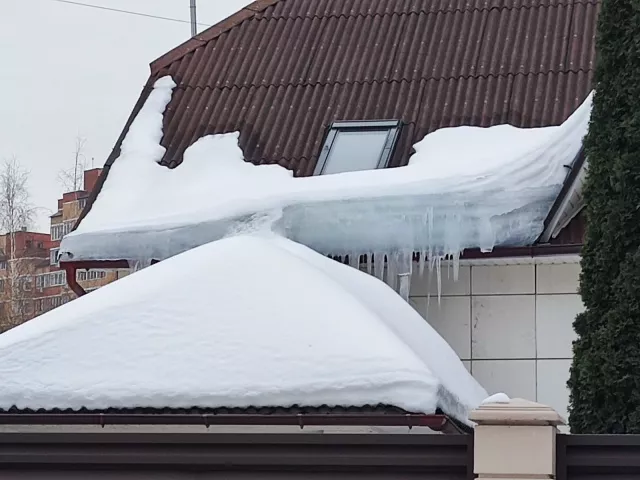 Убирайте снег вовремя!