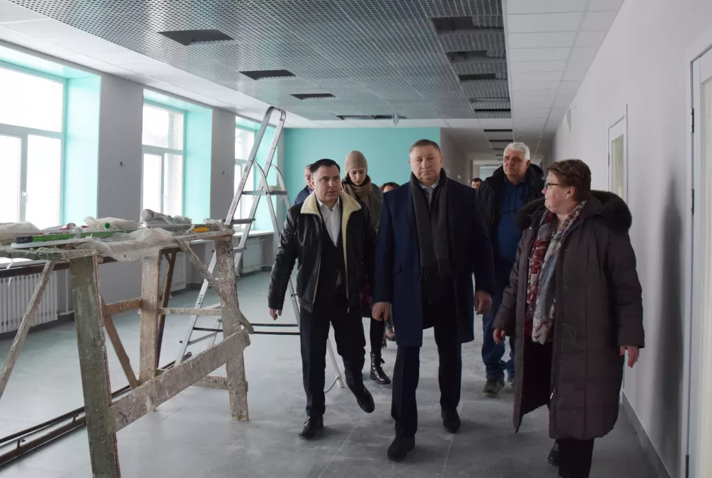 Проверили ход ремонта в школах