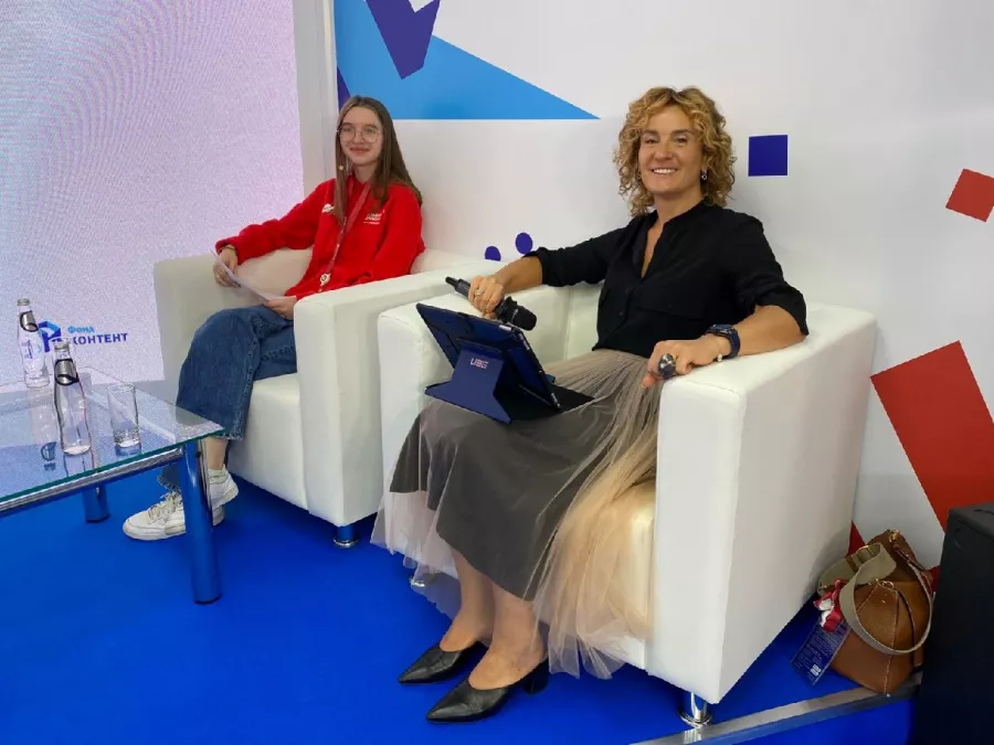 &laquo;Смотреть мультфильмы &ndash; это моя работа&raquo;: Юлиана Слащева открыла работу студии &laquo;Большой перемены&raquo; в гостях у &laquo;Точки Юниор&raquo; на ПМЭФ-2022