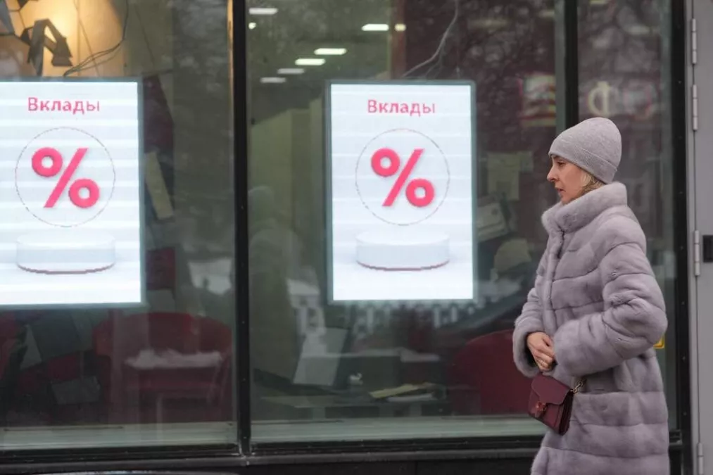 Миллионы под матрасом: почему россияне боятся класть сбережения на счет