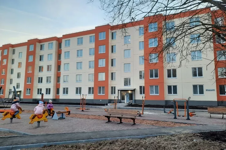 Жители аварийных домов в Волосово переедут в новостройку к Новому году