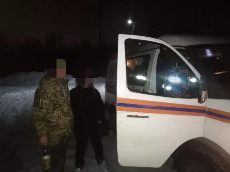 У деревни Бойцово спасли заплутавших в лесу супругов