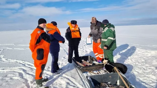 Спасатели проверили рыбаков на Ладожском озере