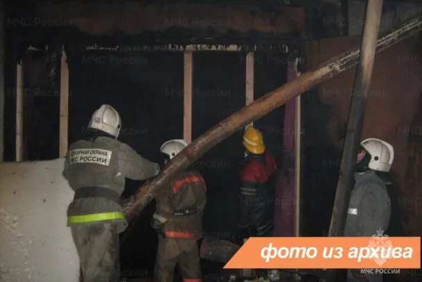 Гараж с &laquo;Нивой&raquo; сгорел под Тосно