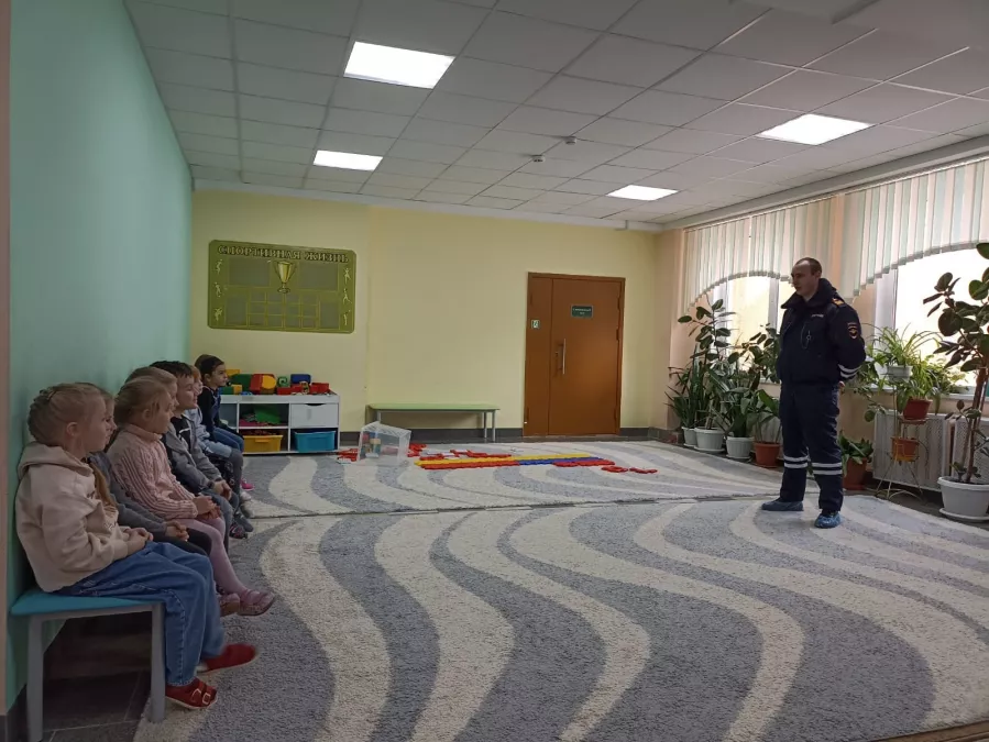 Сотрудники ГИБДД проводят просветительскую работу в детских садах