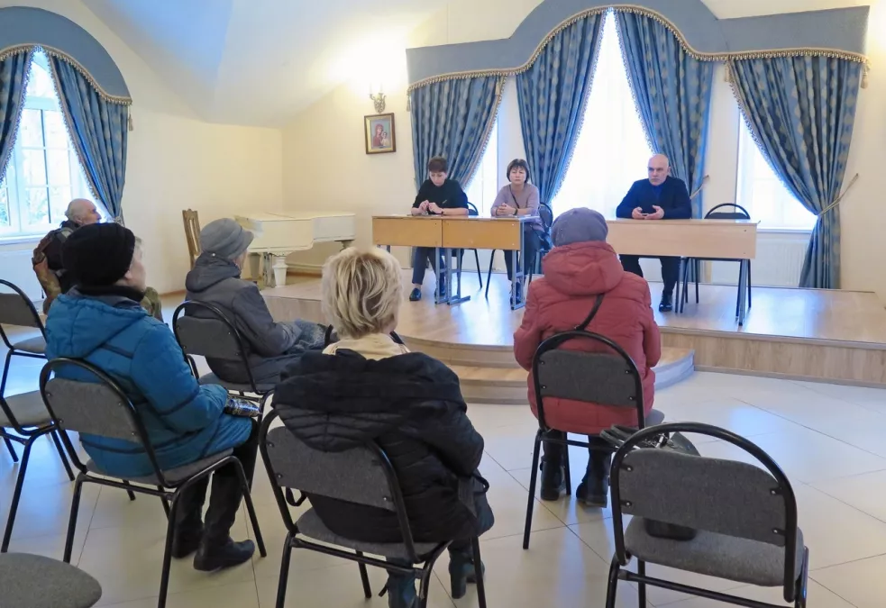 Добровольная народная дружина проводит просветительскую деятельность среди пенсионеров в целях защиты от телефонных мошенников