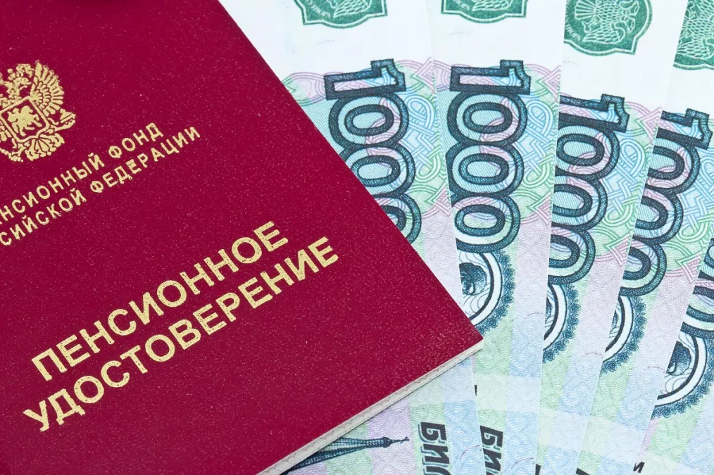 Какую пенсию выгоднее получать