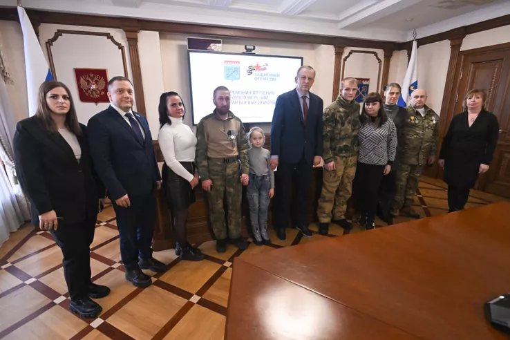 Ленинградским бойцам СВО &mdash; удостоверения ветеранов