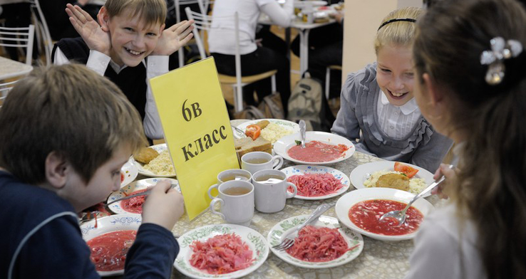 1,7 млрд рублей будет выделено в 2021 году из регионального бюджета на питание школьников.