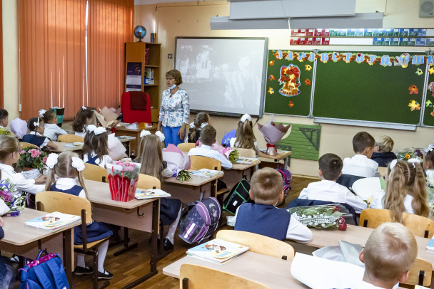 Спрос на учителей в Ленобласти за год вырос почти наполовину