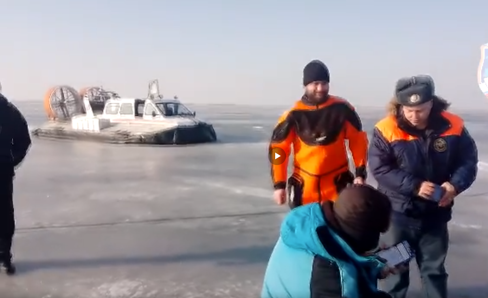 Спасатели проконтролировали ледовую обстановку на акватории Ладожского озера