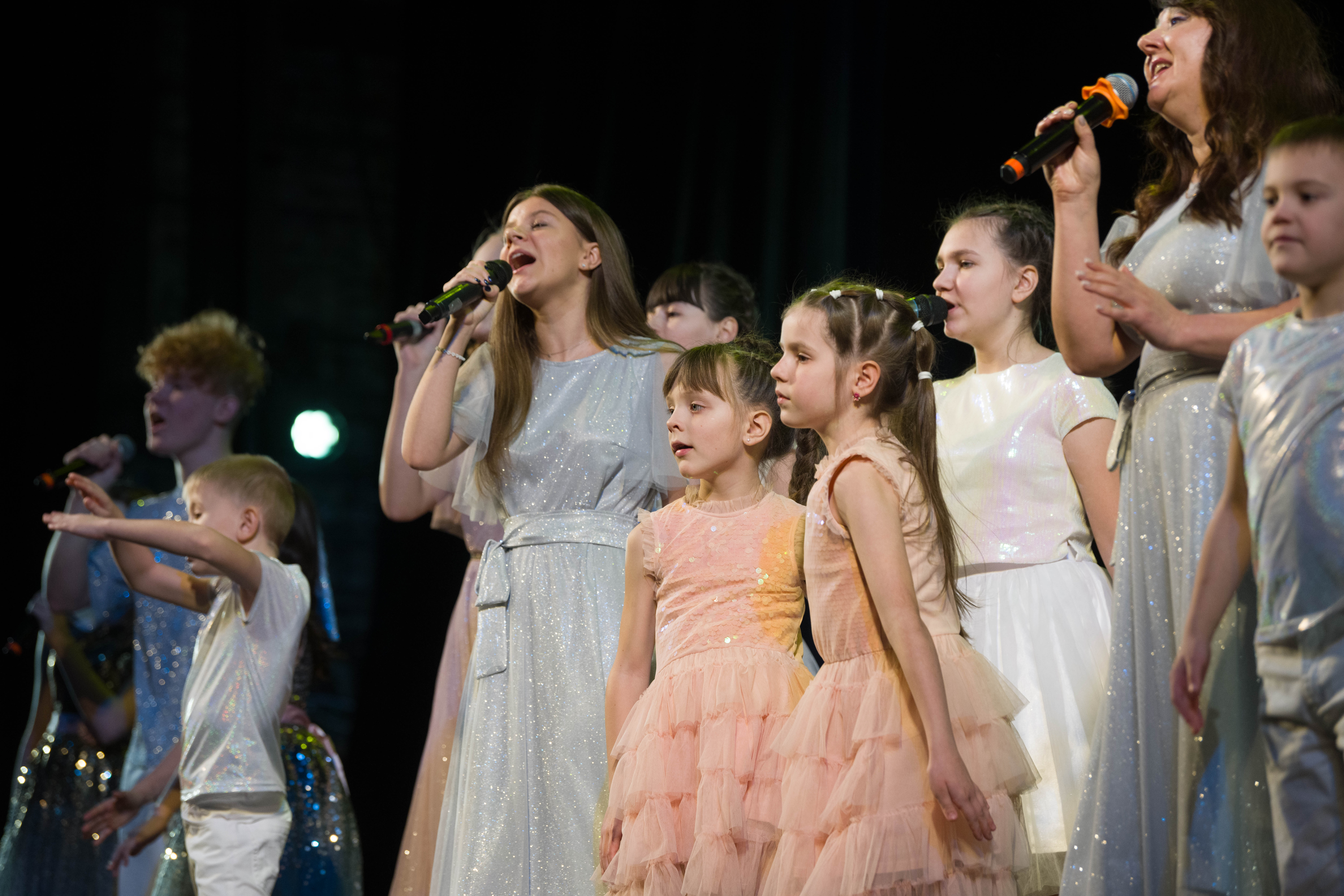 Музыкальный фестиваль "Рождественский мост дружбы" объединил талантливых детей из Донбасса и Ленинградской области